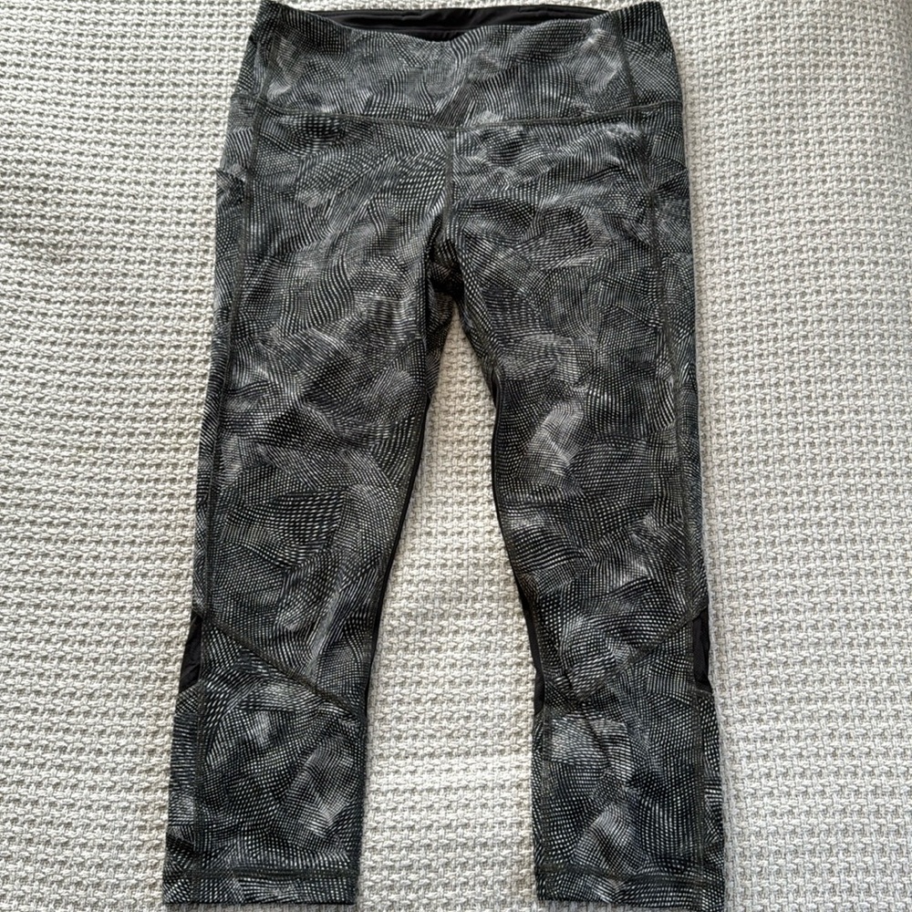 EUC lululemon cropped leggings size 10